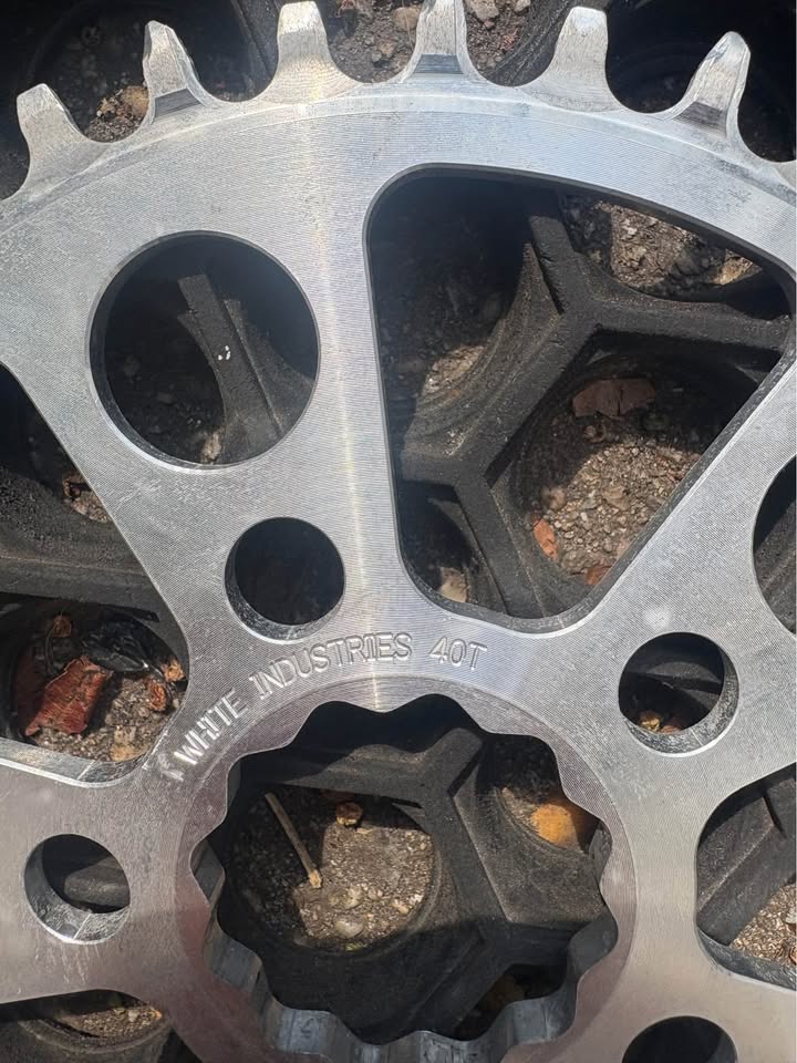 White industries chain ring 40T￼