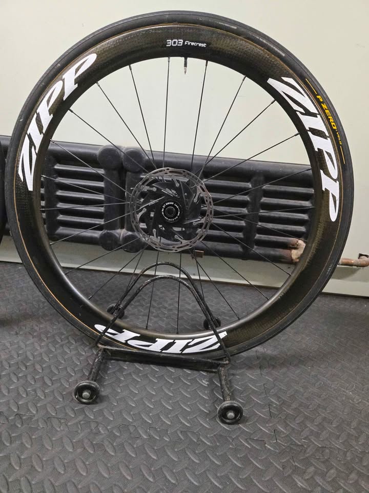 Zipp 303 Fire Crest Wheelset